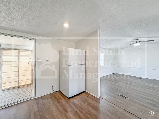 Building Photo - 1175 Meadow Lawn Street