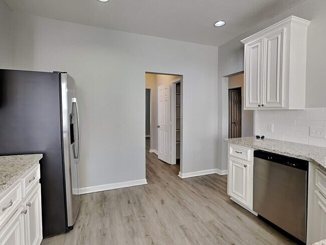 Building Photo - 4522 Lake Halbert Ln