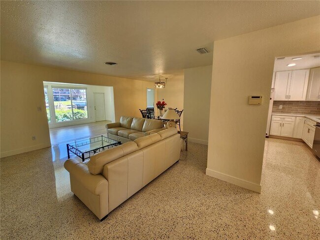 Building Photo - 3790 Beach Dr SE