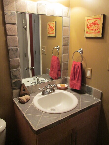 Building Photo - 1055 Baxter St