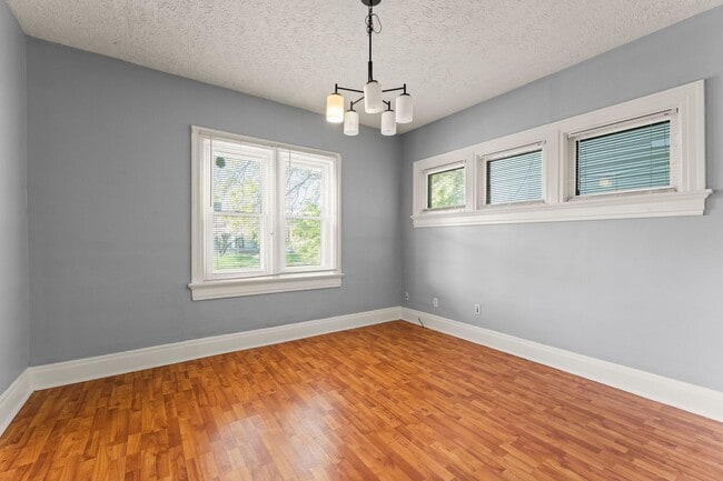 Building Photo - Charming 2 beds 2 Bath in Dayton!