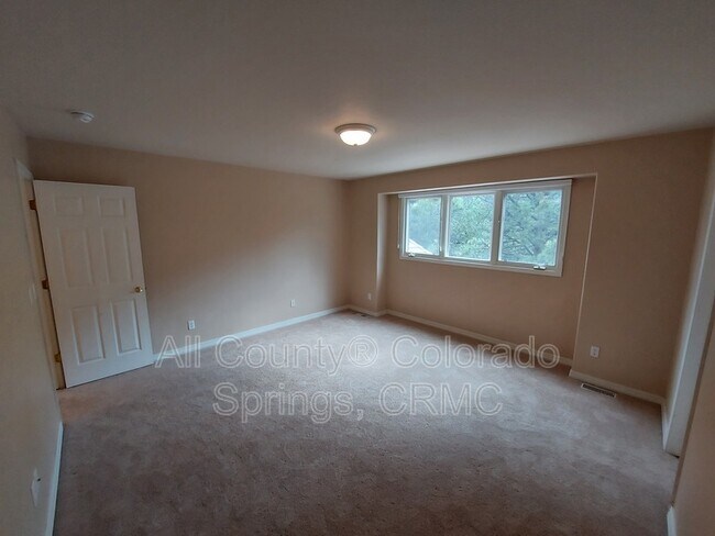 Building Photo - 5035 Langdale Way