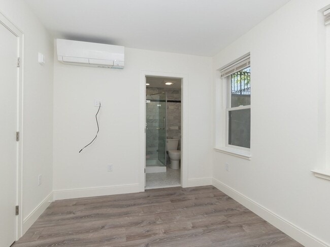 Building Photo - 46 Melrose St