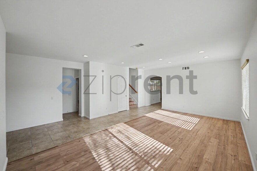 Building Photo - Unit