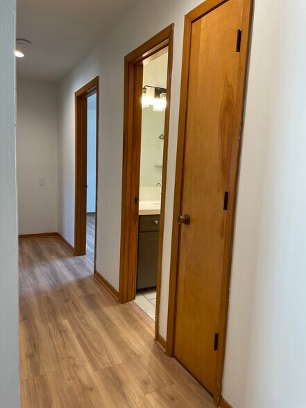 Building Photo - 7016 Antioch Rd