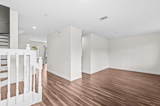 Building Photo - 536 NW 39th Cir