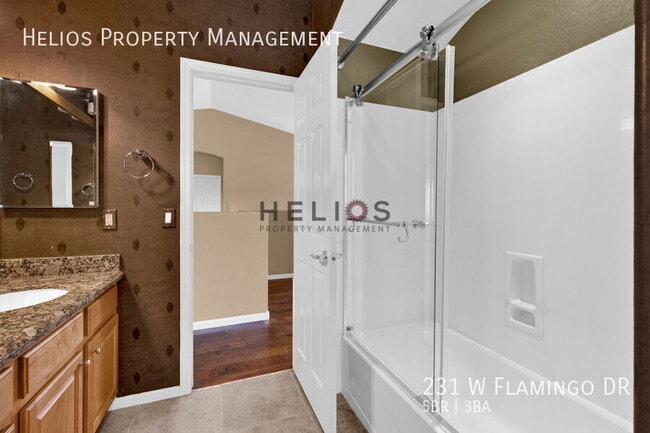 Building Photo - 231 W Flamingo Dr