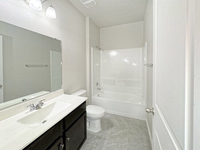 Building Photo - Stunning Cleveland Heights 3 Bedroom Home!