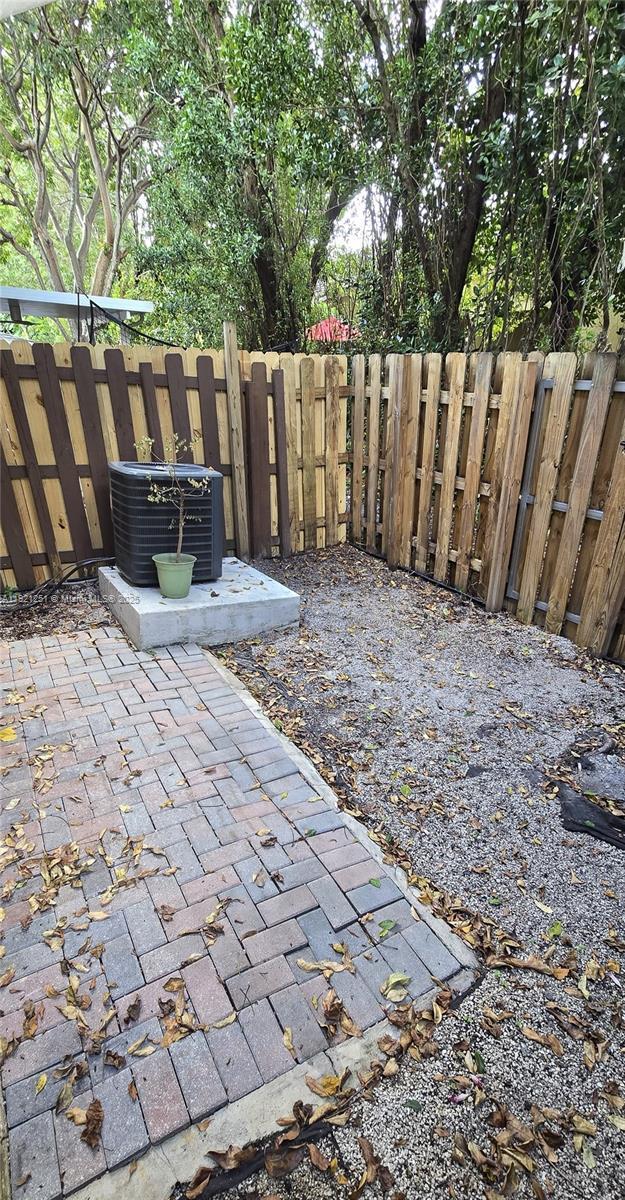 Building Photo - 3320 NE 13th Cir Dr