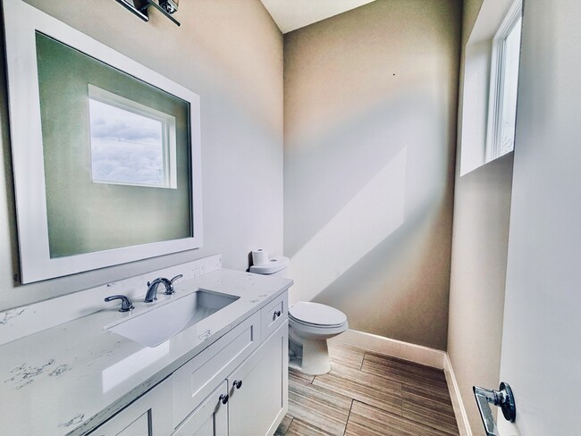 Building Photo - 2632 Bastrop St