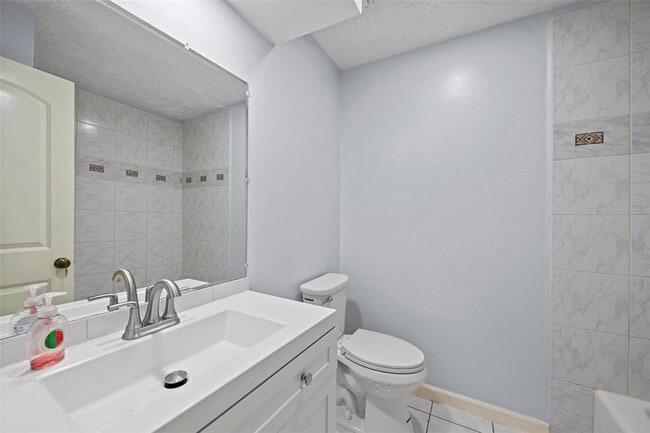 Building Photo - 13163 High Star Dr