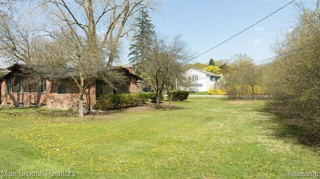 Building Photo - 6207 Nicholas Dr