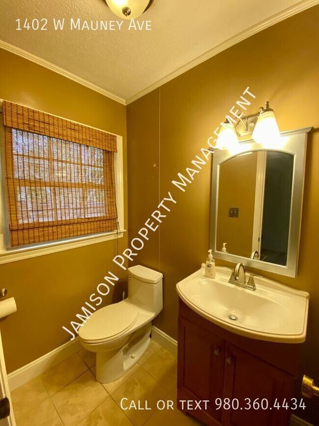 Building Photo - 1402 W Mauney Ave