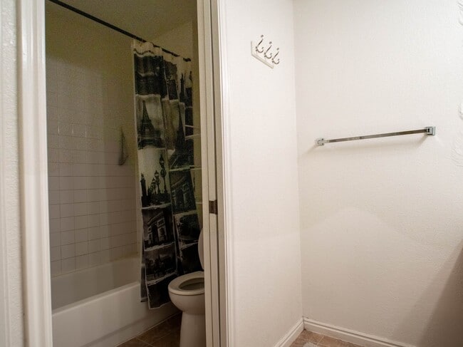 Building Photo - 108 W 1230 N St