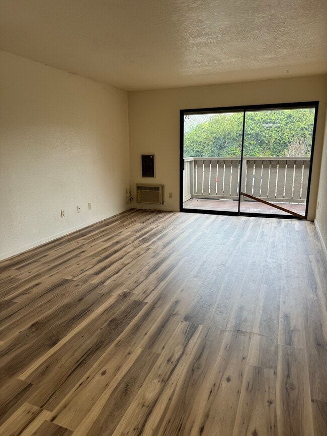 Building Photo - 100 Kinross Dr