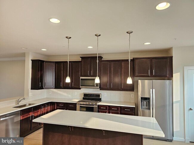 Building Photo - 8650 Satinwood Dr