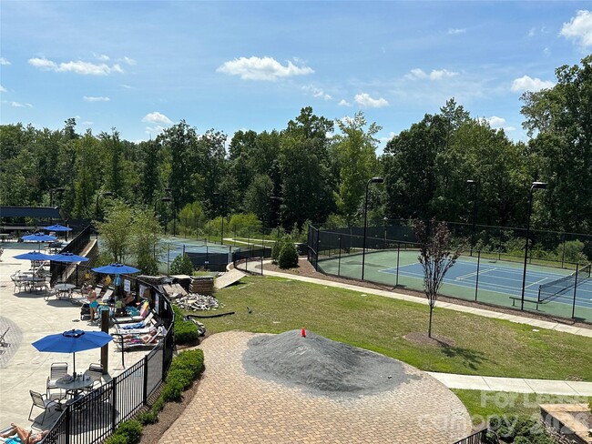 Building Photo - 1218 Clingman Dr