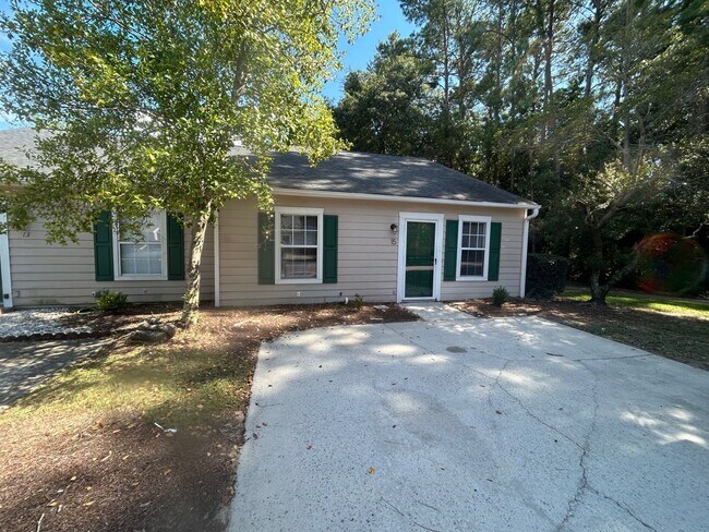 Building Photo - 15 Heritage Village Ln