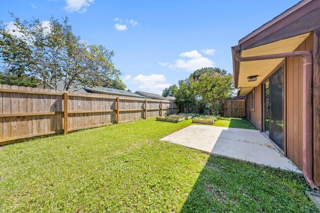 Building Photo - 1022 Alderwood Way