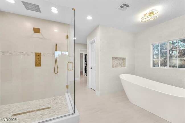 Building Photo - 2868 Vista Del Sol Ave