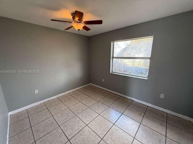 Building Photo - 2722 NW 22nd Ct