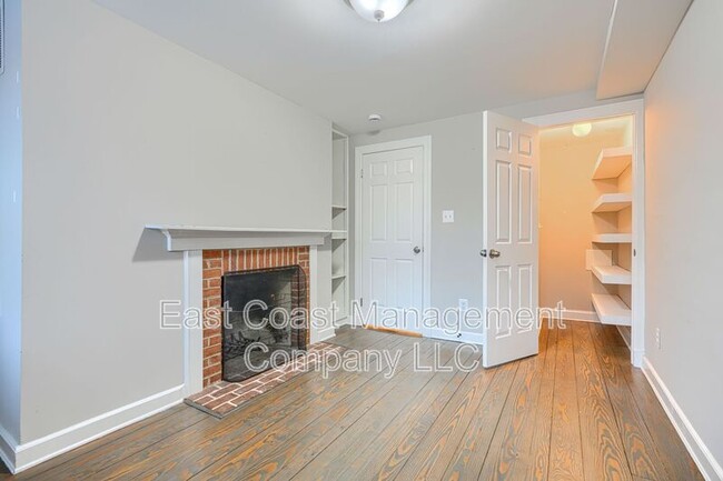 Building Photo - 724 S Hanover St