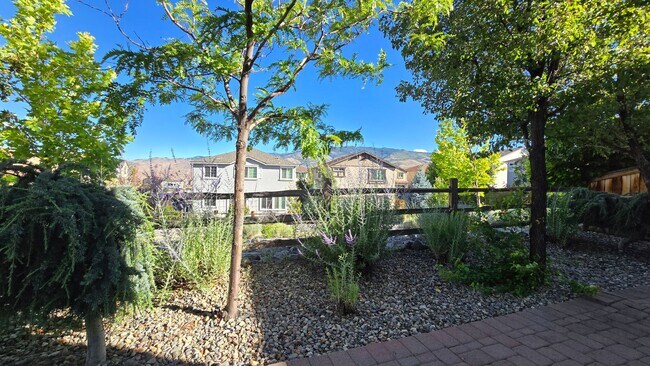 Building Photo - Gated Somersett Home with a View!