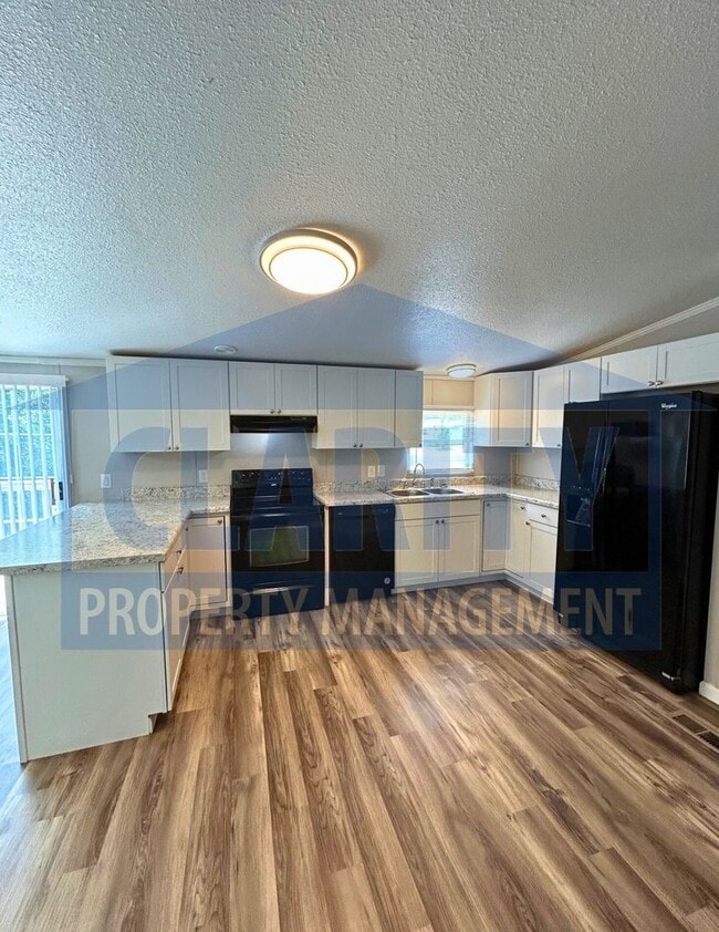 Building Photo - 3 Bed, 2 Bath Home in Peaceful Setting