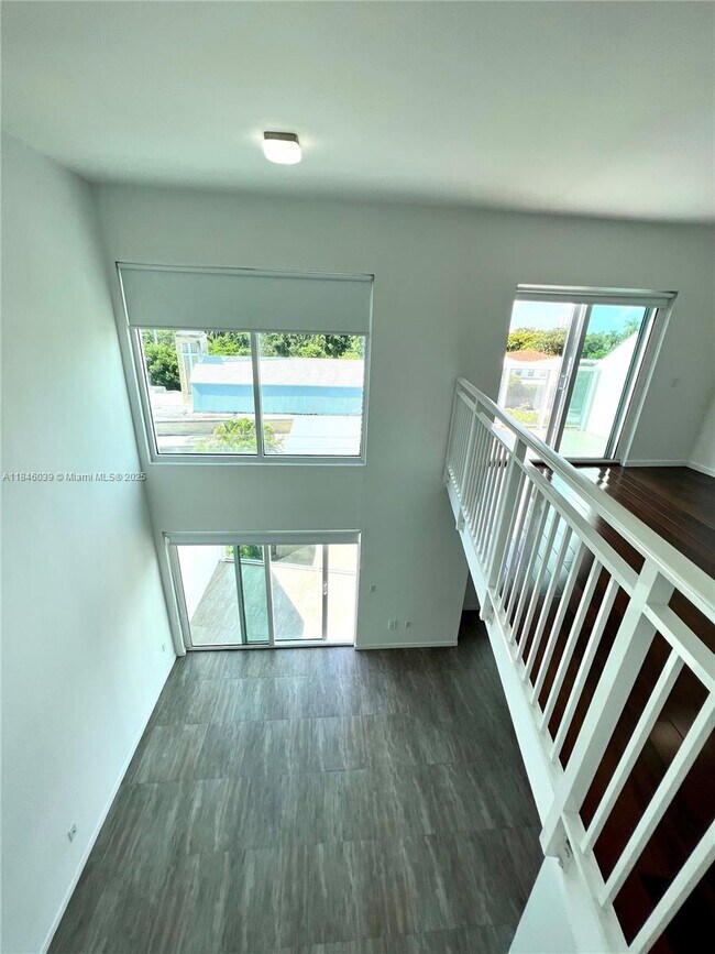Building Photo - 1650 Brickell Ave