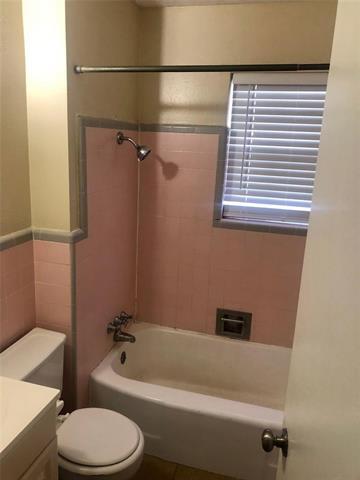 Building Photo - 2709 Highwood Dr