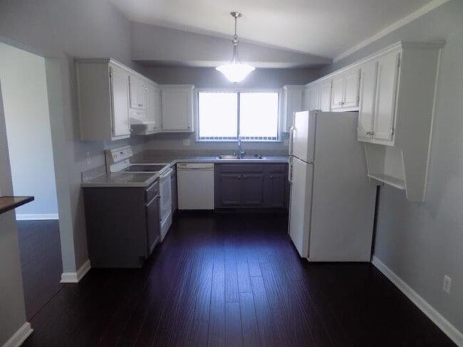 Building Photo - 2127 Hopkins Dr