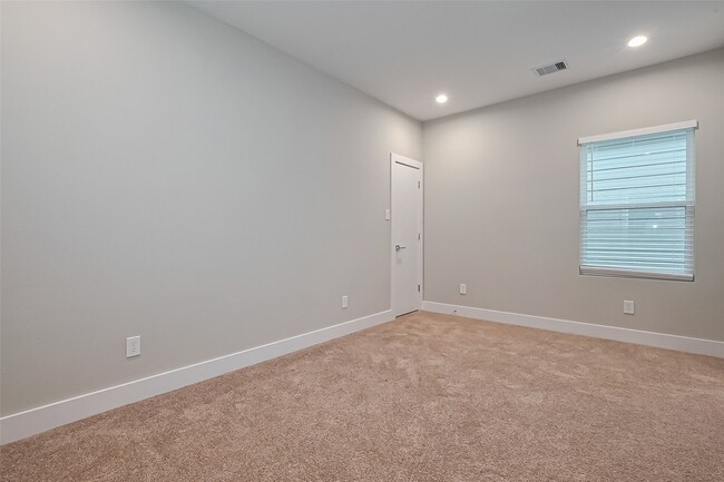 Building Photo - 8108 Esther Acres Ln