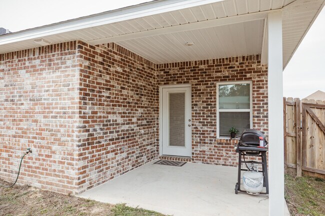 Building Photo - 105 Sago Palm Wy