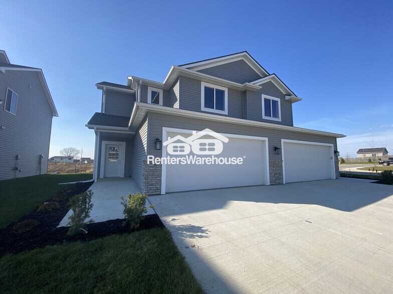 Primary Photo - 7000 Lake Hill Dr