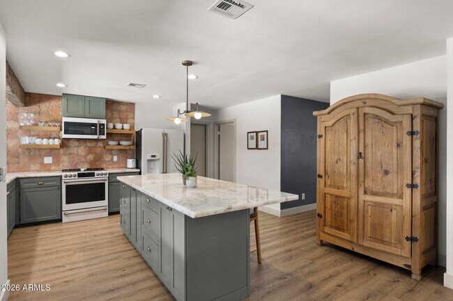 Building Photo - 5449 E Larkspur Dr