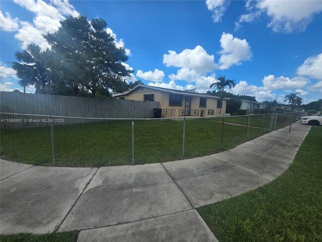 Building Photo - 11500 SW 181st Terrace