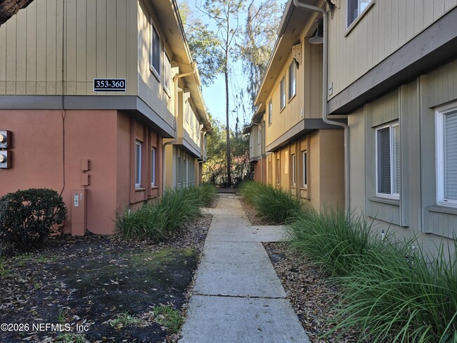 Building Photo - 1800 Park Ave