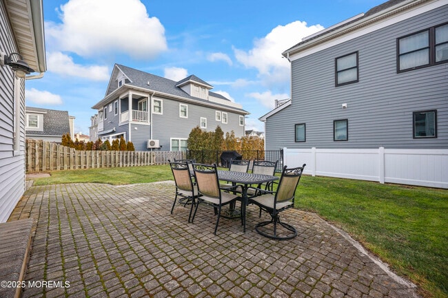 Building Photo - 202 2nd Ave