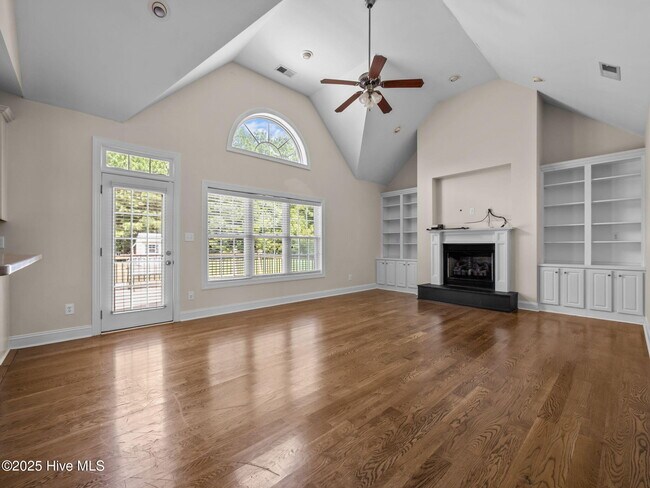Building Photo - 541 Park Meadows Dr