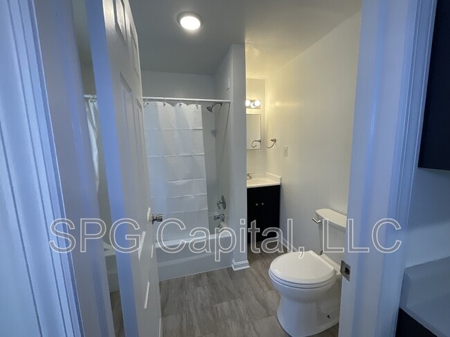 Building Photo - 122 Ann St