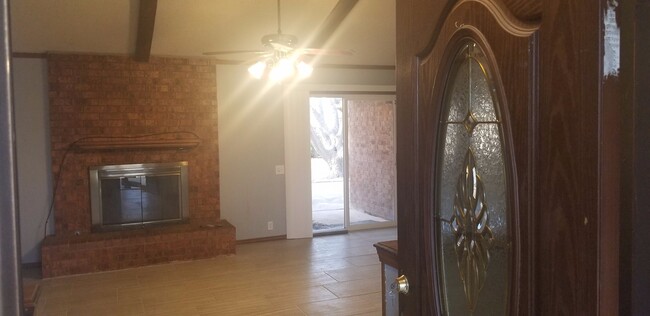 Building Photo - 4 bedroom