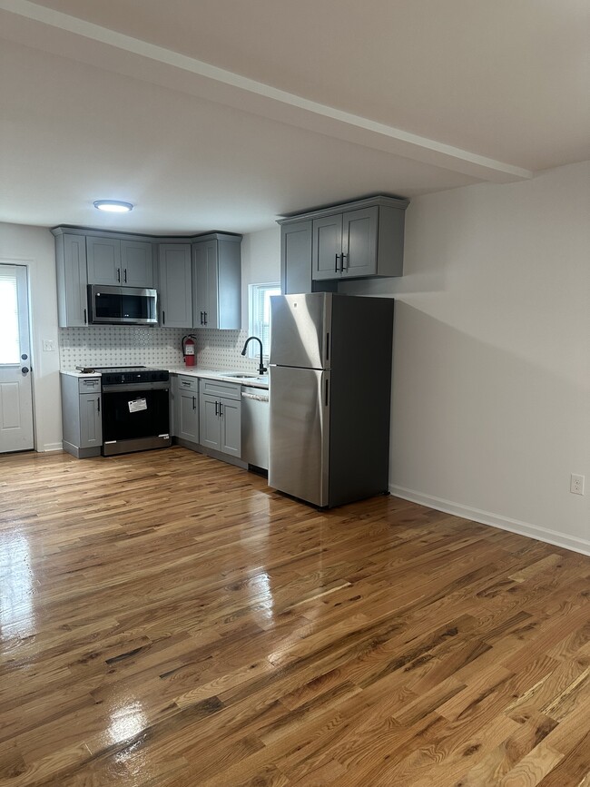 Building Photo - 17 Church St