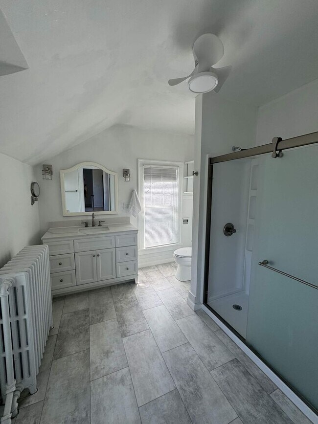 Building Photo - 3 Bedroom, 1.5 Bath, Furnished Home in Houghton