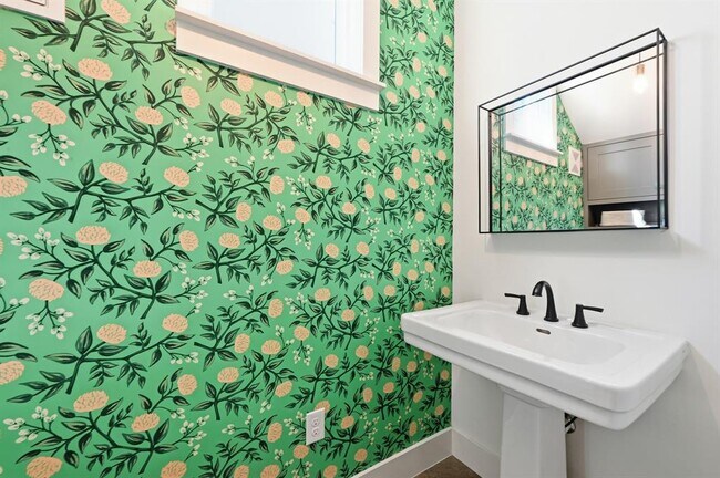 Building Photo - 3203 Locke Ln