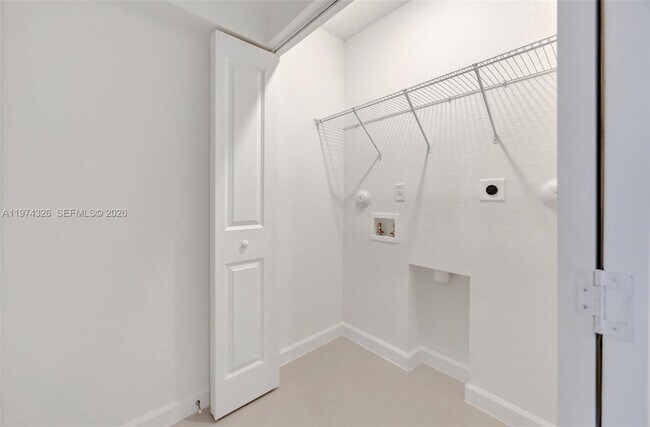 Building Photo - 2574 SE 25th Ct