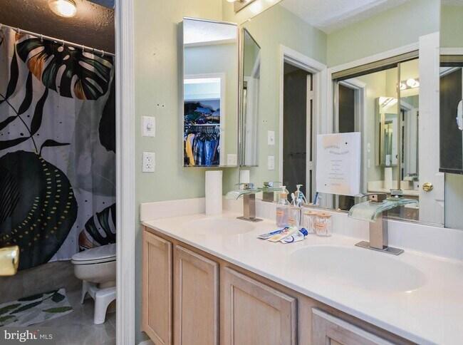 Building Photo - 5318 Halibut Pl