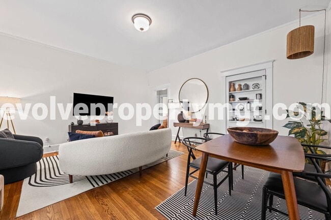 Building Photo - Charming 2 bedroom midtown unit.