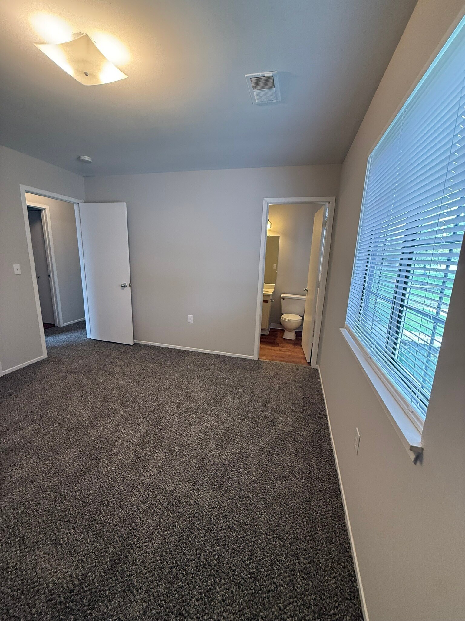 Building Photo - 1256 Oxford Manor Ct