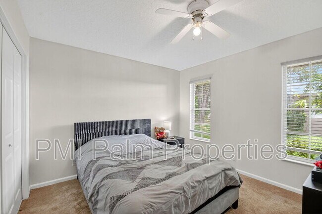 Building Photo - 2700 Yarmouth Dr