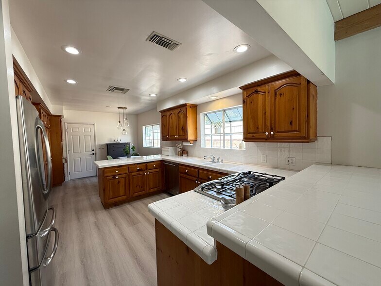 Building Photo - 7700 Alcove Ave